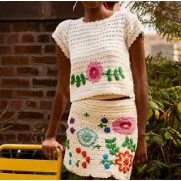 TUCKERNUCK Love The Label Ivory & Multicolor Leighton Crochet Top NWT Size Small - Picture 2 of 5